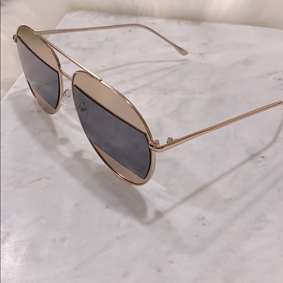 ✨Oversized Gold frame Aviator Sunglasses/ Sunnies✨ - Picture 5 of 7